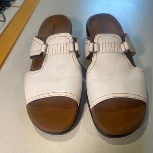 Clarks - Size 7M - Women's White Slide Wedge Sandals